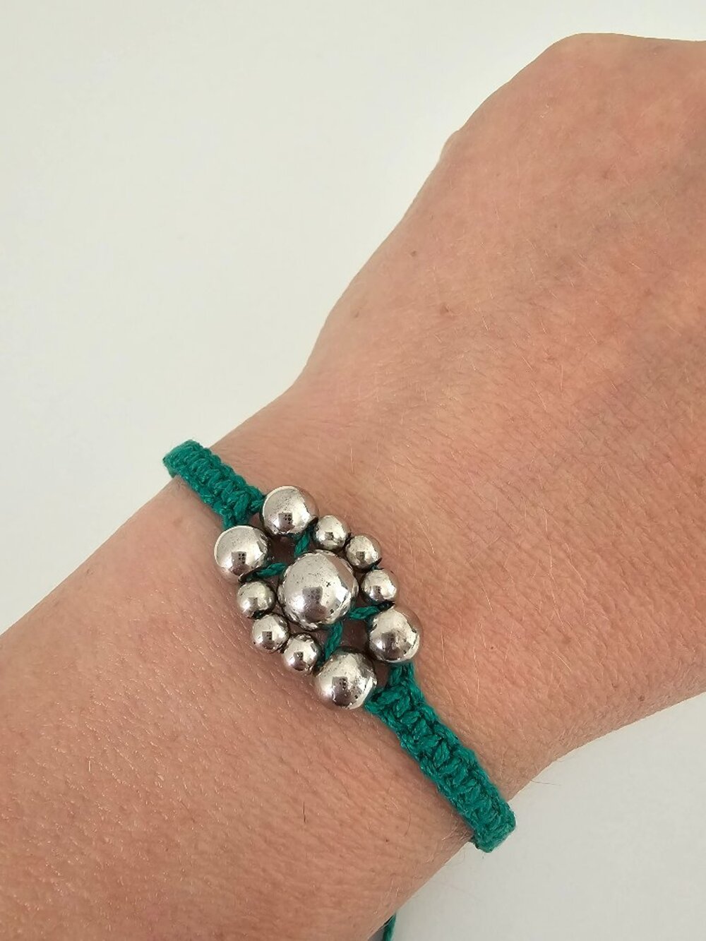 Forest green knotted bracelet with Silver beads